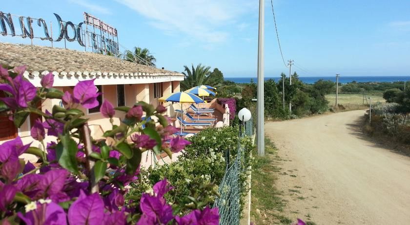 Hotel Tre Lune Villasimius Exterior photo